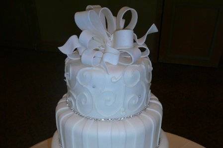 tall fondant with bow and bling