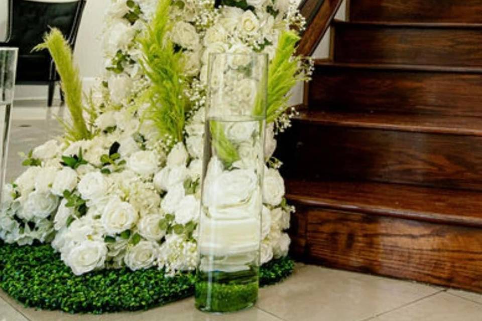 White and mint decor