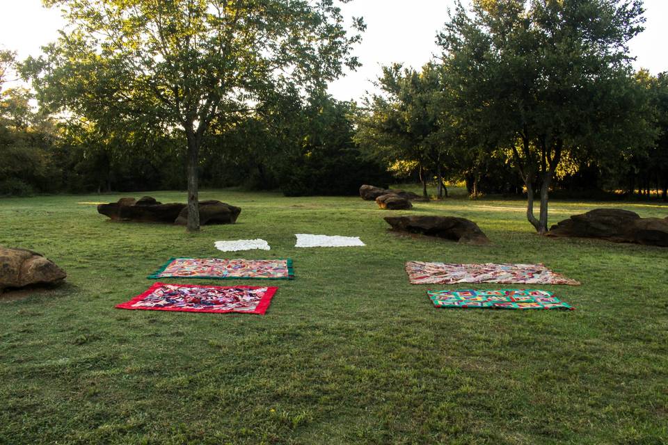 Wedding in pasture with quilts