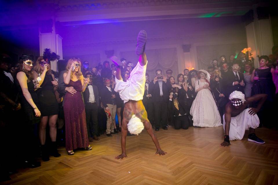 Our corporate event entertainment breakdancers perform hip hop, celtic, swing and lots of choreography to engage guests.
