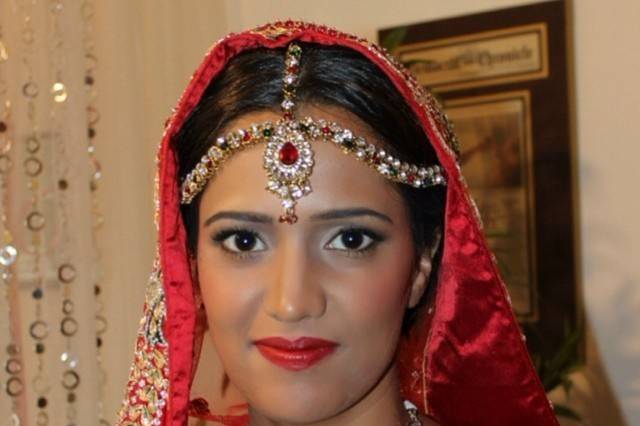 Makeup By Laura