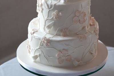 White cake with pattern pumpings