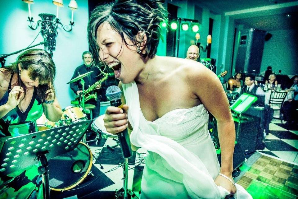 Singing bride