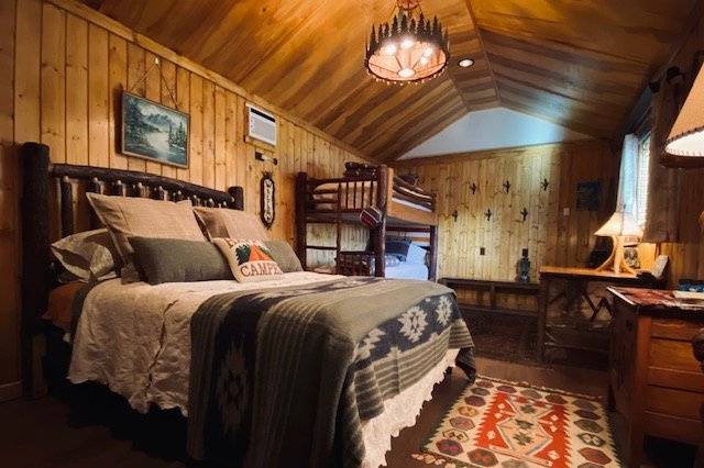 The Aspen Grove Inn at Heise Bridge