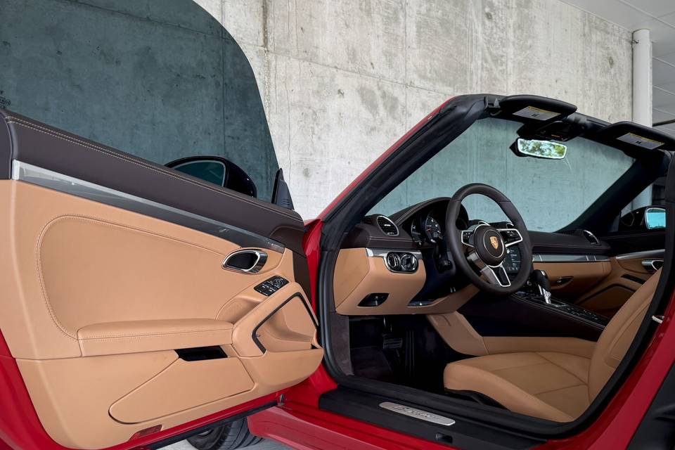 '24 Porsche 718 Interior