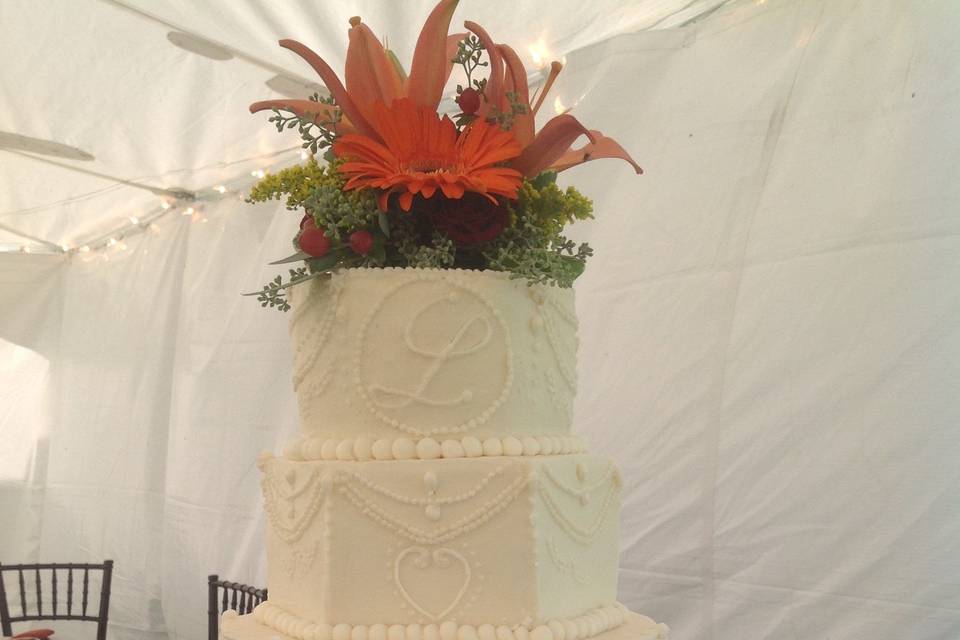 Six tier wedding cake with flowers on top