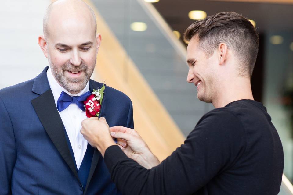 Gerad pinning boutonniere