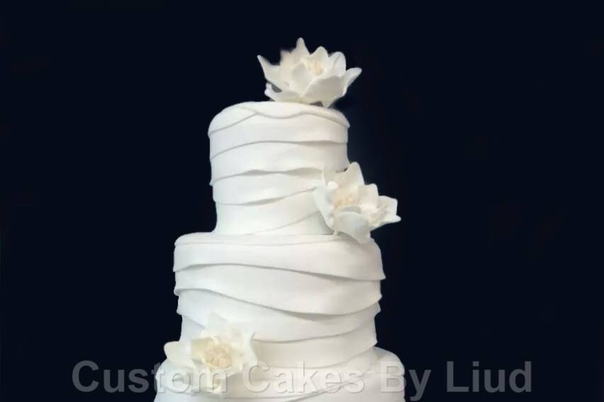 Custom Cakes by Liud