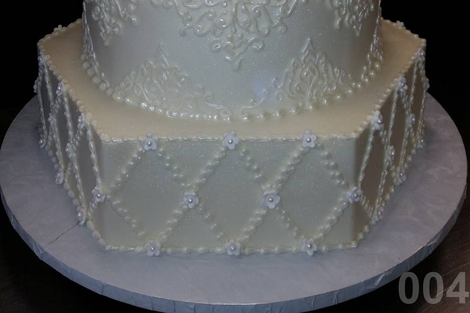 J cakes - 🔳LOUIS VUITTON CAKE🔲 We are now BOOKED through August