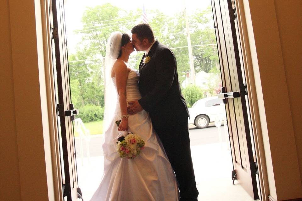 A kiss in the doorway