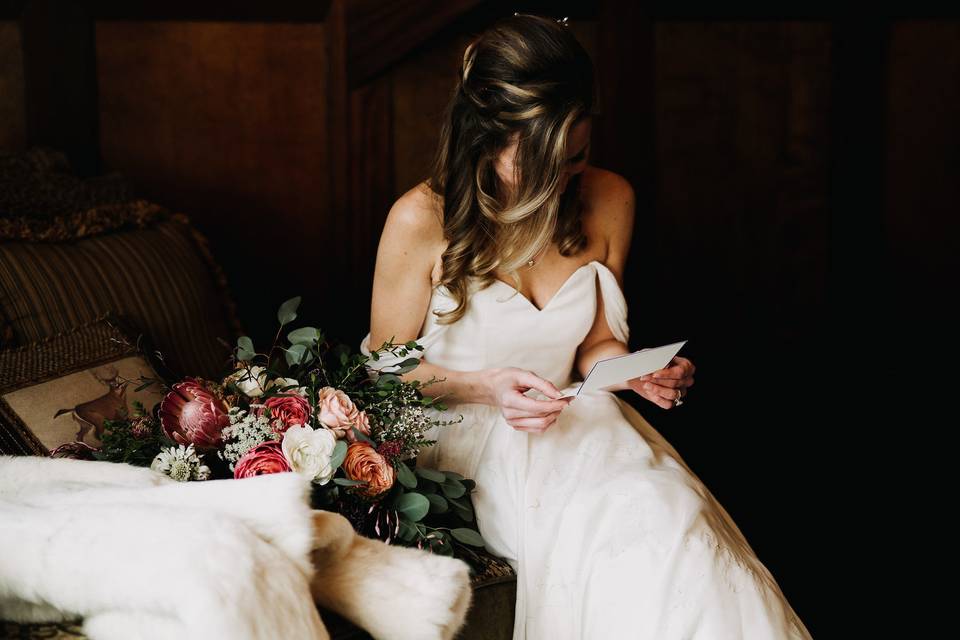 Bride reading the letter