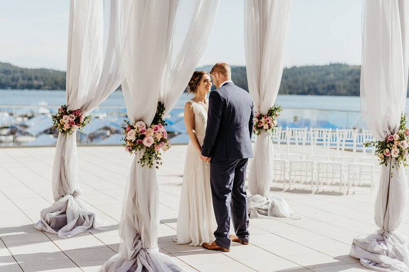 Newlyweds under the arbor