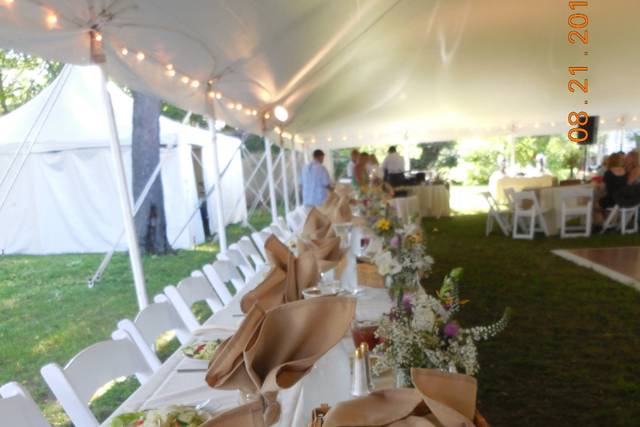 Head table arrangement