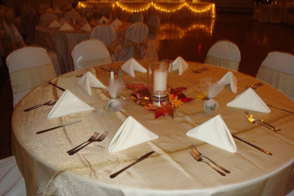 Table setting and fall centerpiece