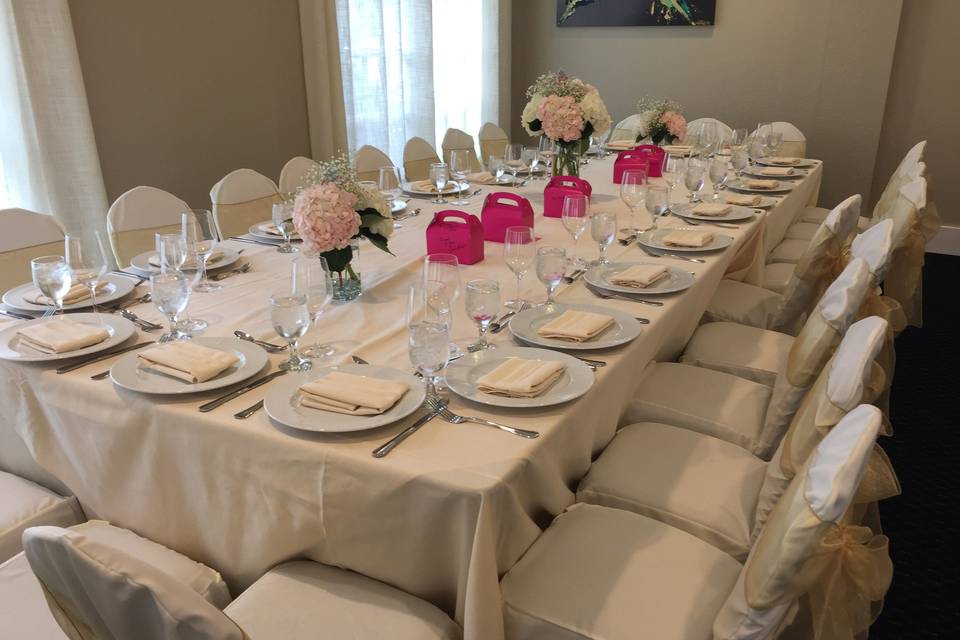 Long table setting