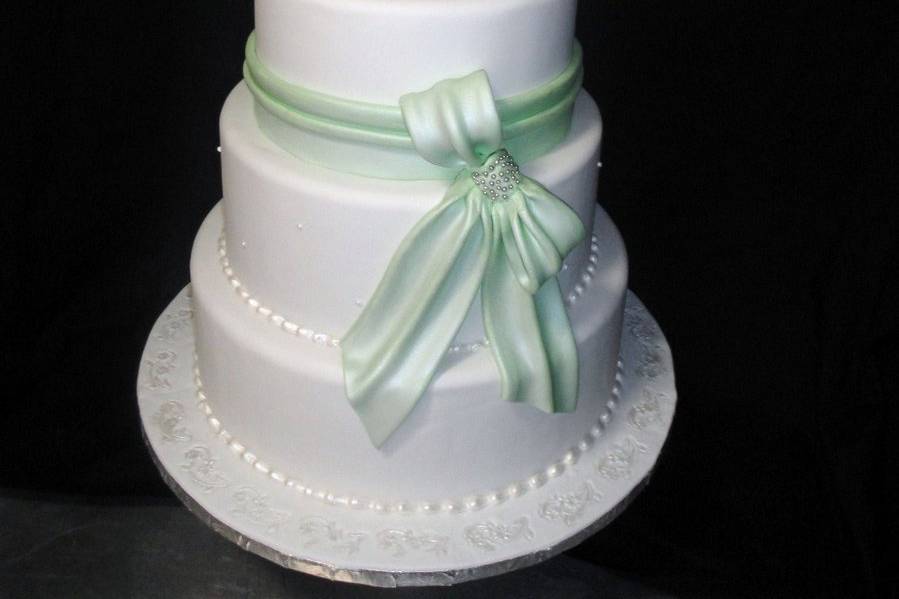 Lace and bow cake
