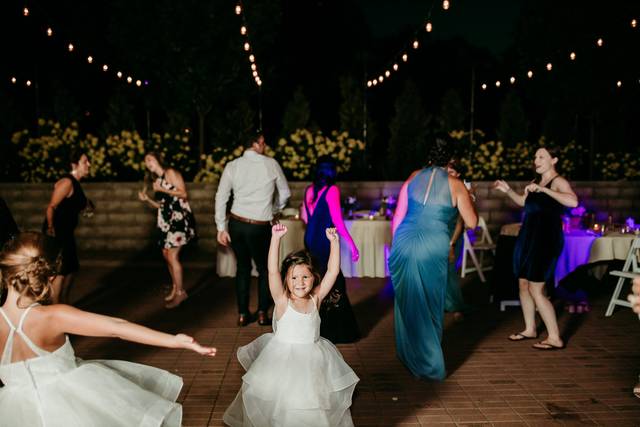Everybody dance now!
