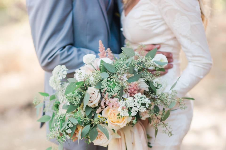 Small bouquet Miki & Sonja PhotographyKristin Banta EventsOjai Valley Inn