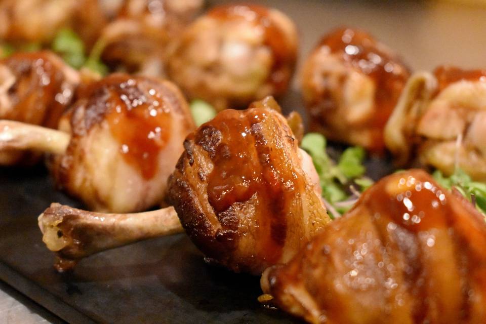 Bacon wrapped drumsticks