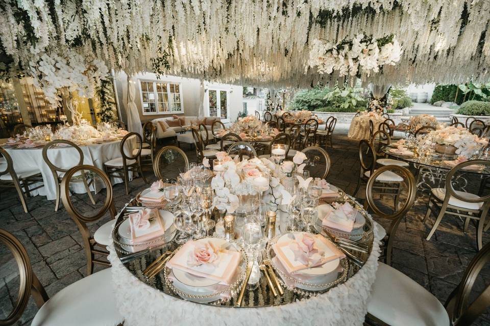 Romantic reception decor