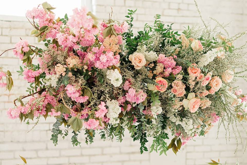 Hanging dinner table flowers