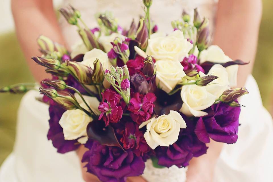 Bridal Bouquet at Gabriel Springs in Georgetown TX, Kati Maxwell