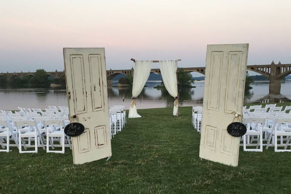 Doors and arch for a ceremony