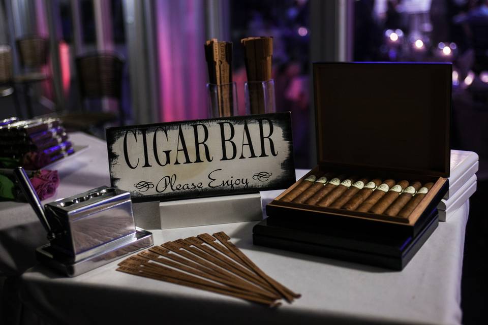 Cigar Stud Events: Cigar Rolling & Hookah Services
