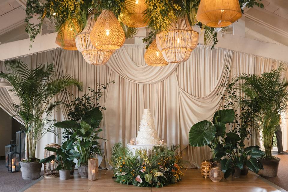 Tropical wedding cake