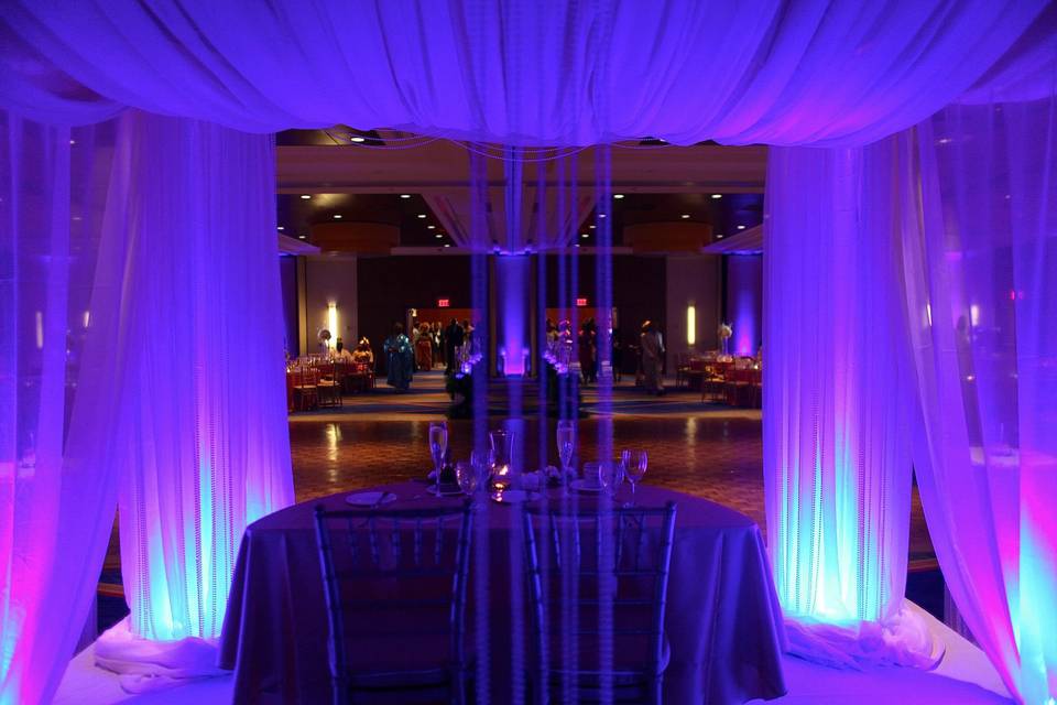 Uplighting: sweet heart table