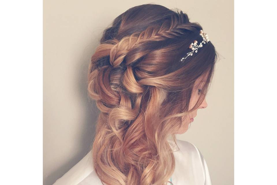 Curly wedding hair with accessory