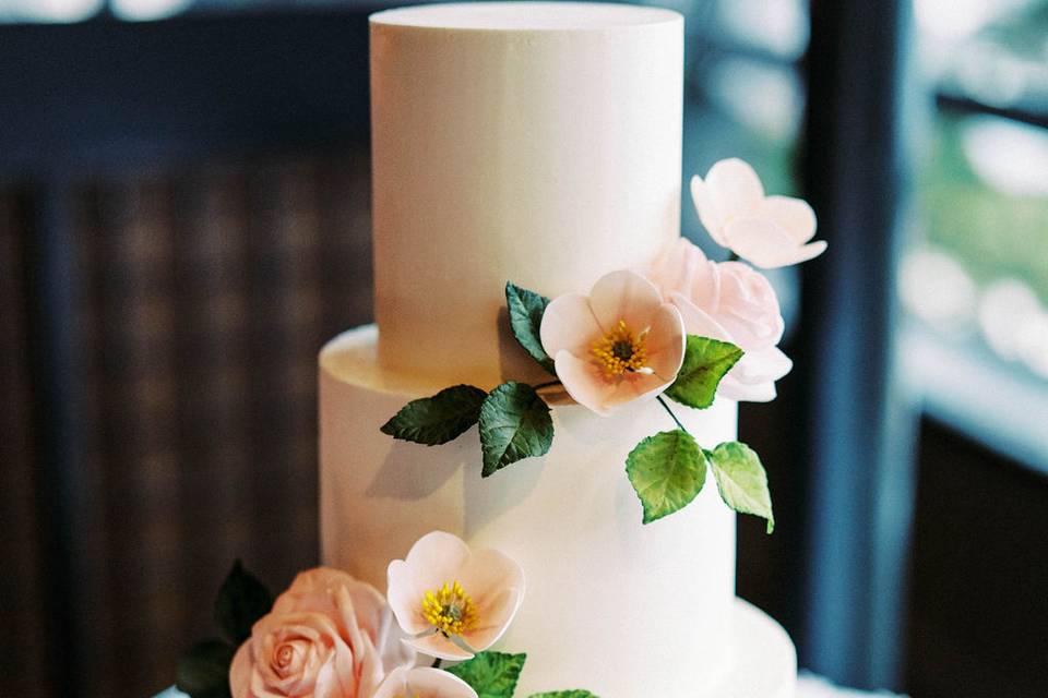 Honey Crumb Cake Studio on Instagram: Matte black fondant with a “torn  paper” edge hand painted with edible gold, adorned with handmade sugar  “Queen of the Night” flowers (otherwise known as Dutchman's