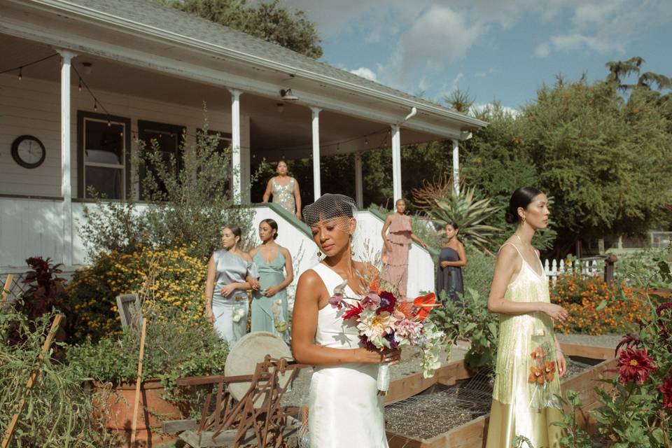 Bridal party garden shoot
