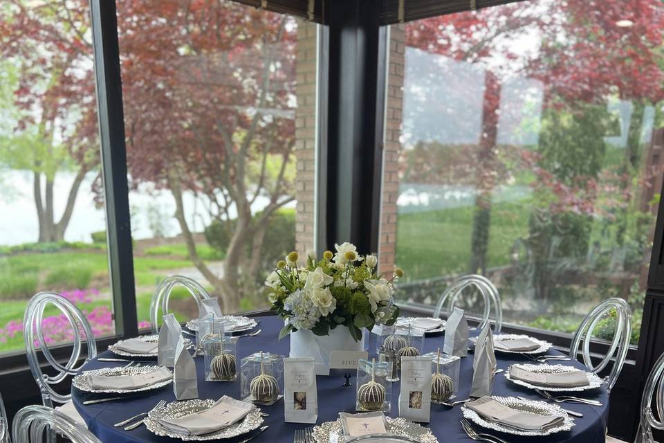 Club Room - Lake view
