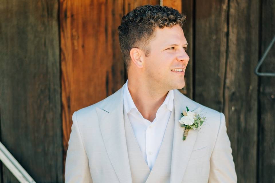 Boutonniere with hemp twine