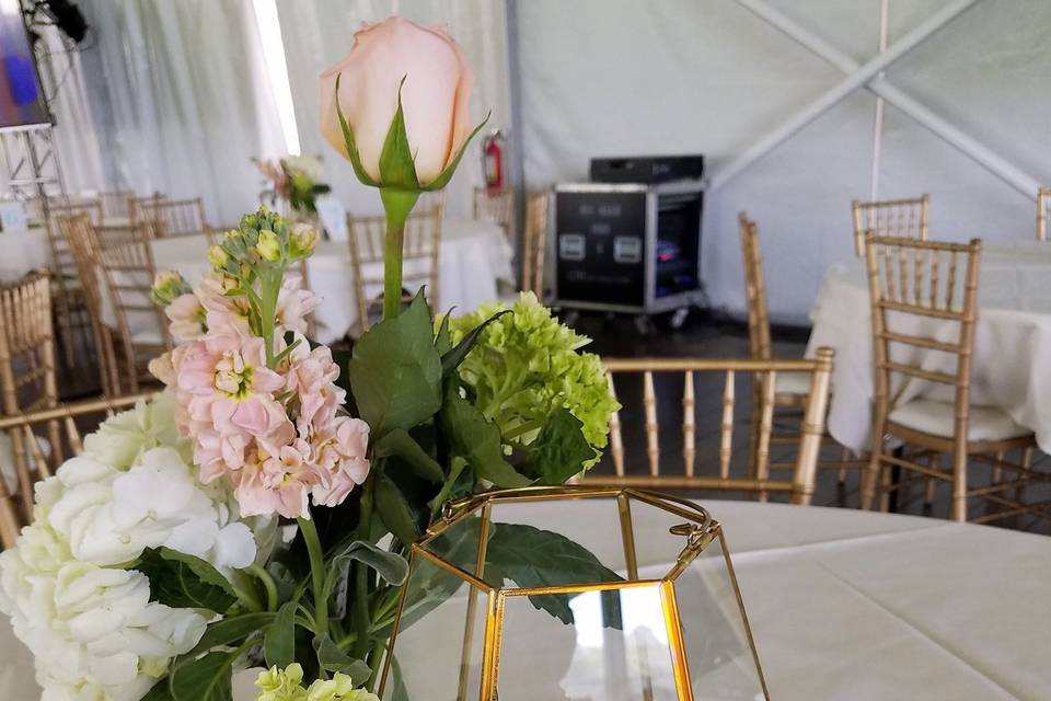 Floral table centerpiece