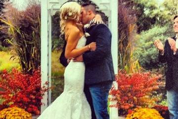 Kiss at the wedding