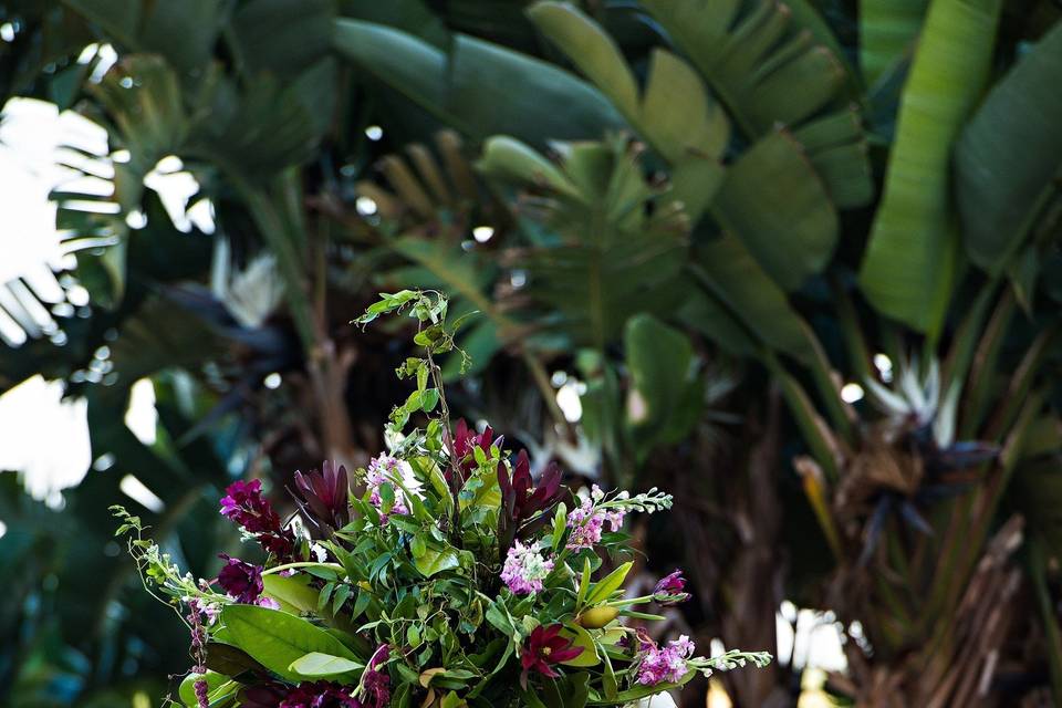 Table setting with floral cnterpiece