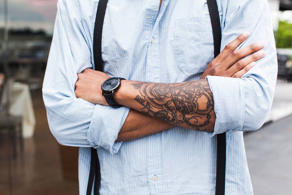 Groom with tattoos