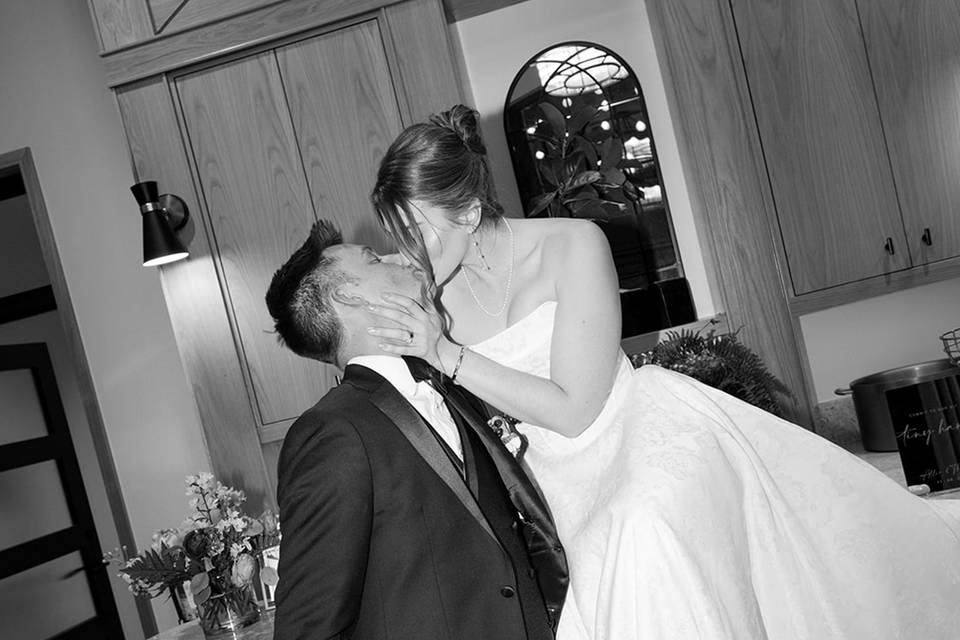 Bride & Groom share a kiss