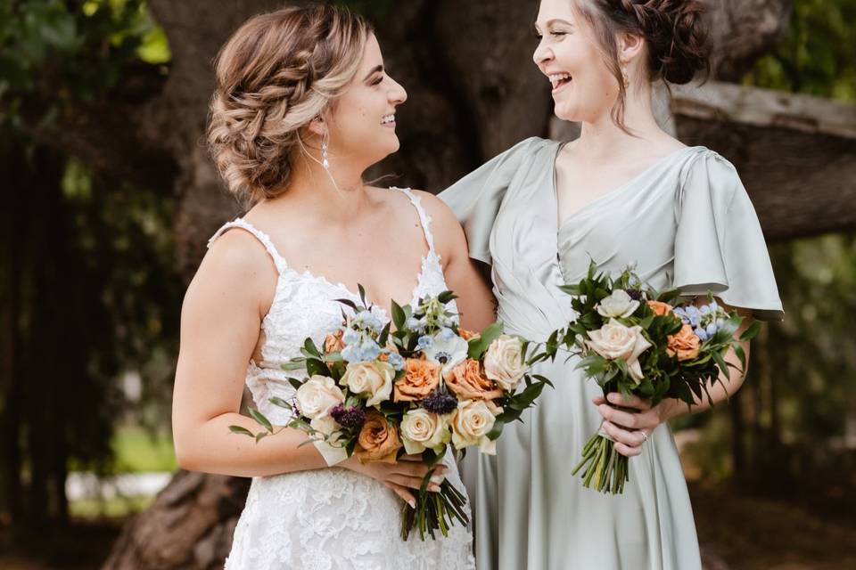 Bride and bridesmaid boho styl