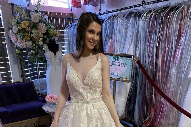 Deja Vu Boutique - Dress & Attire - Mount Airy, MD - WeddingWire