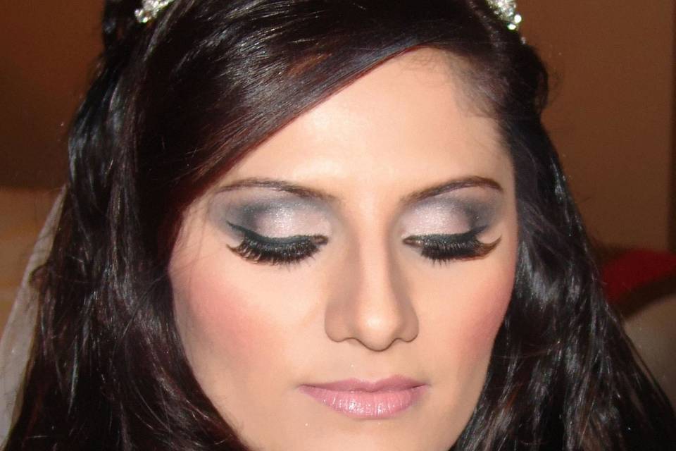 Aysha Kazi Makeup Artist