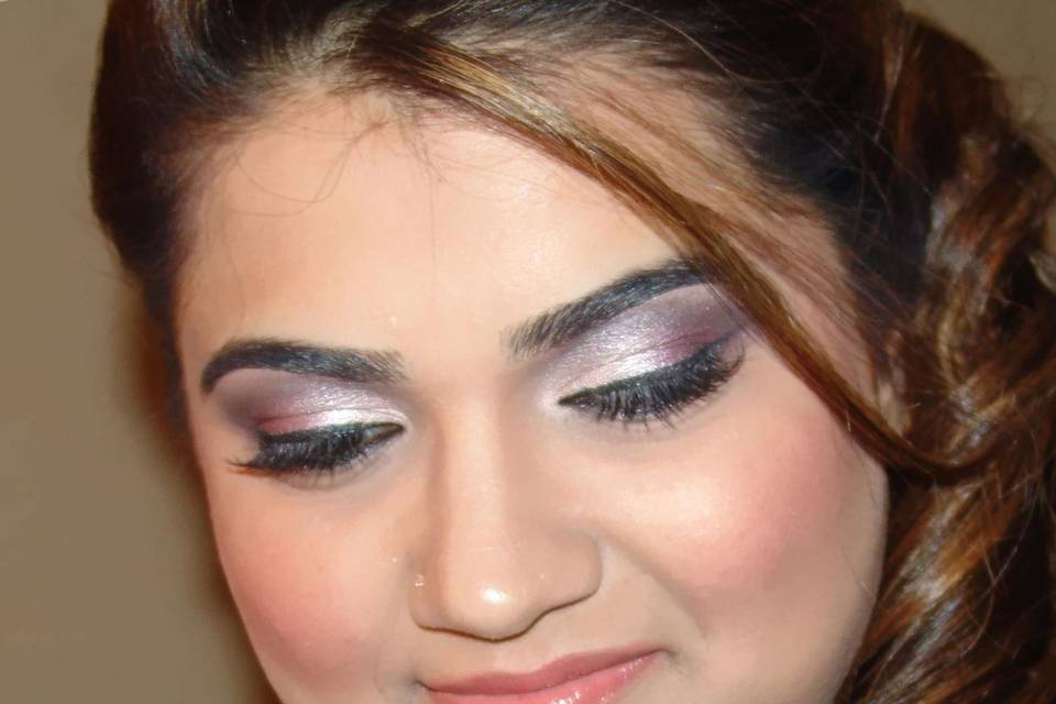 Aysha Kazi Makeup Artist