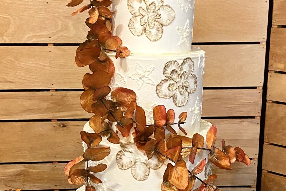 Fall foliage wedding cake