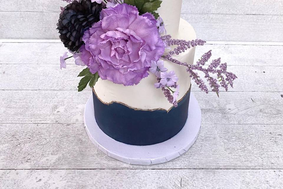 Purple floral decor on cake