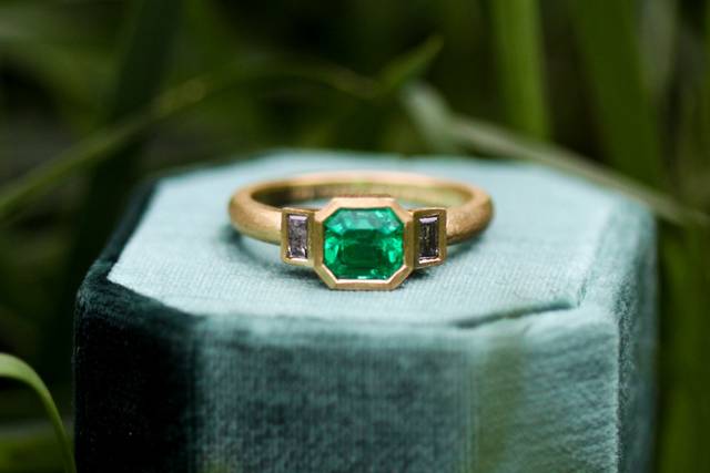 Emerald & Diamond 18k Eng Ring