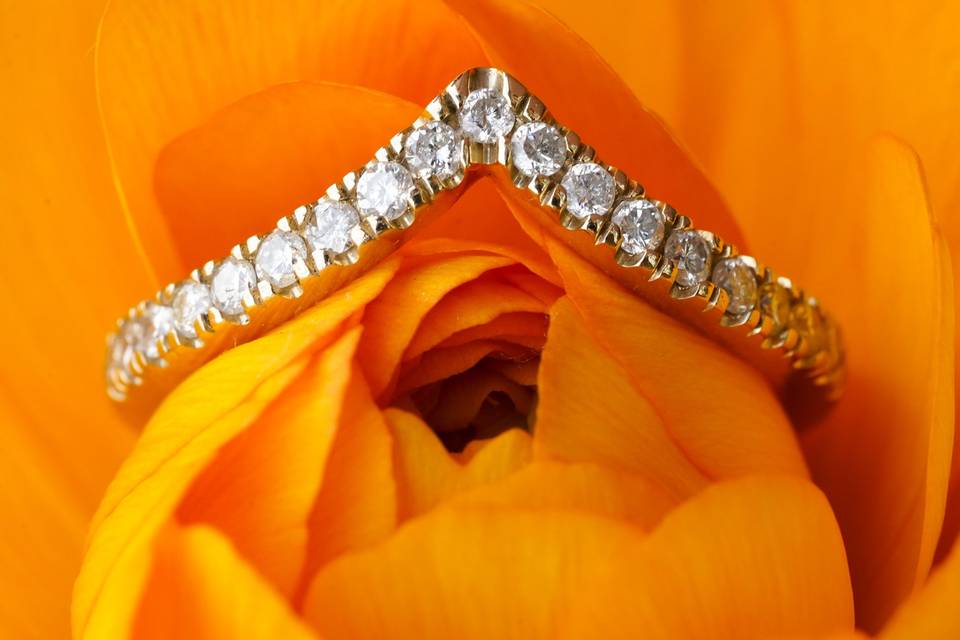 V Contour wedding band