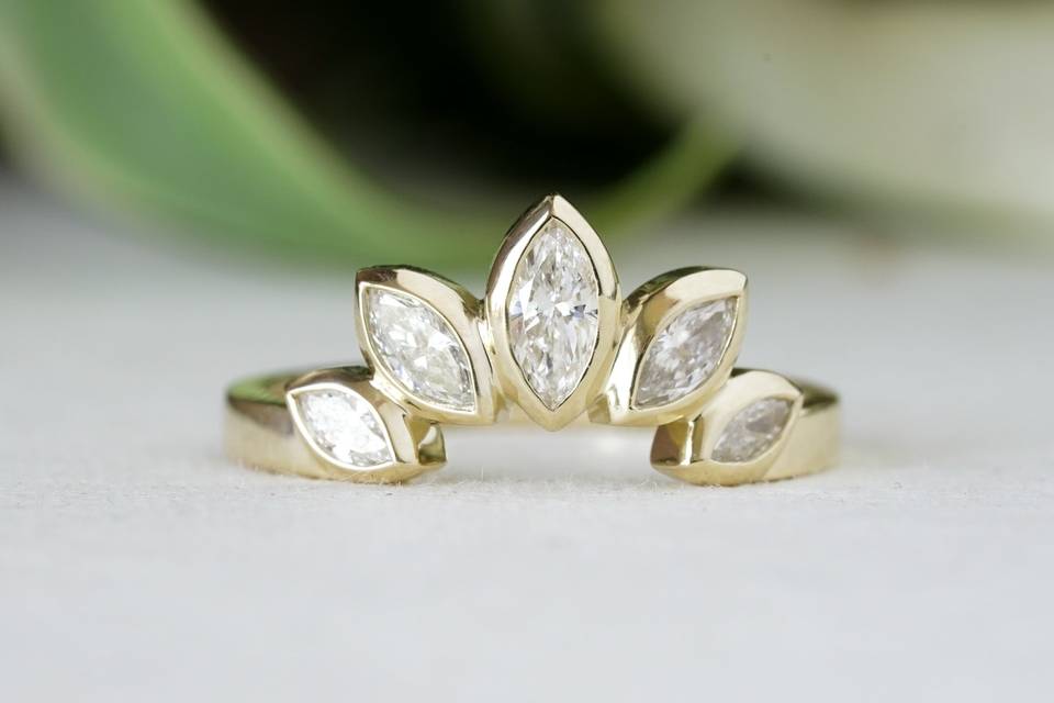 Sagitta Diamond Marquis crown