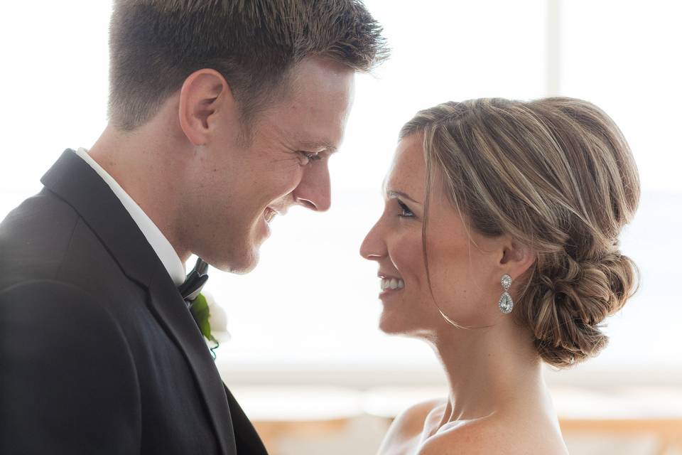 https://cdn0.weddingwire.com/vendor/216341/3_2/960/jpg/1451426384161-kendall-and-lawrence-first-look-0017.jpeg